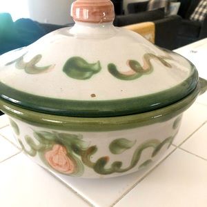 Vintage Artistry Pottery Bundt Jello Cake Mold.   Beautifully Painted